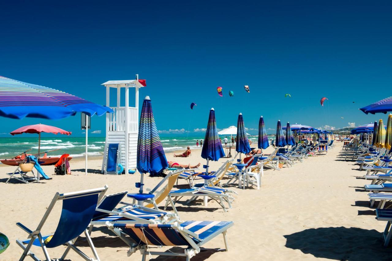 Hotel Holiday Vasto Exterior foto