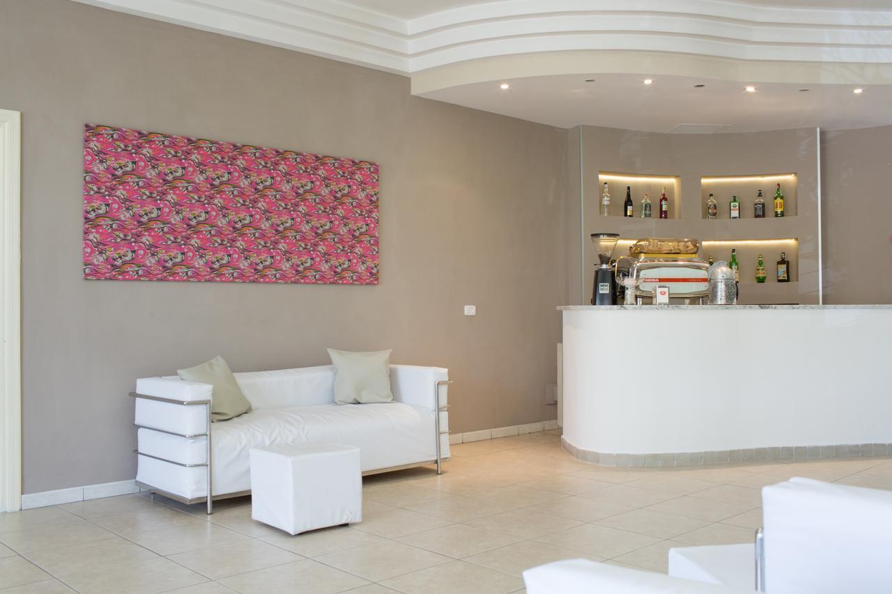 Hotel Holiday Vasto Exterior foto
